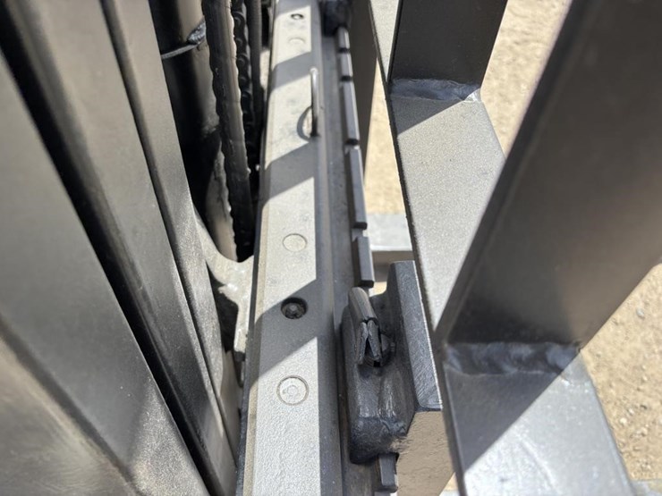 komatsu-fg25s-4-image-12