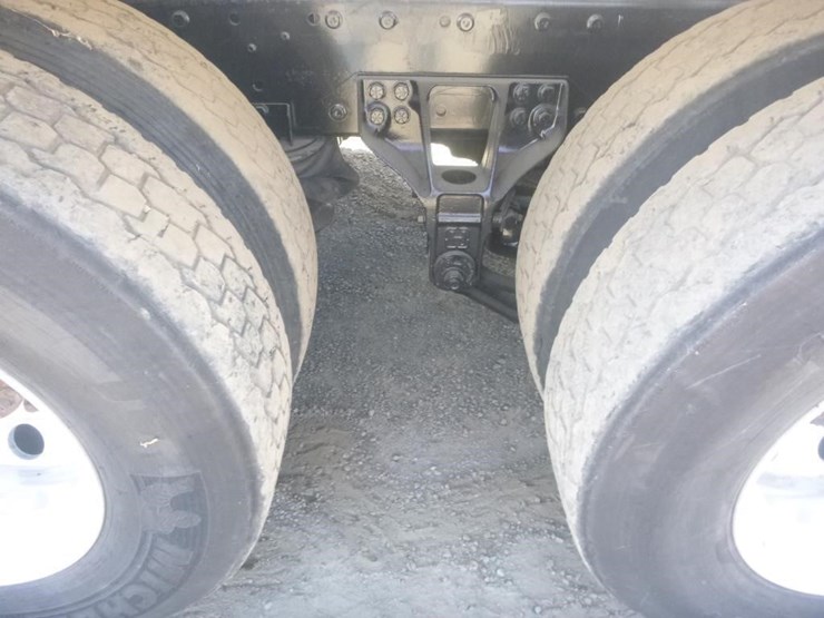 2016-caterpillar-ct660-image-25