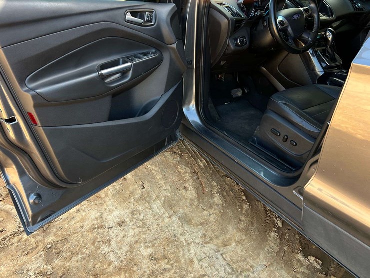 2014-ford-escape-titanium-image-27