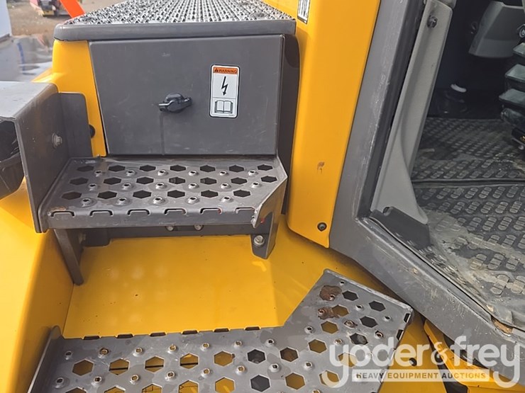 2023-volvo-a25g-image-43