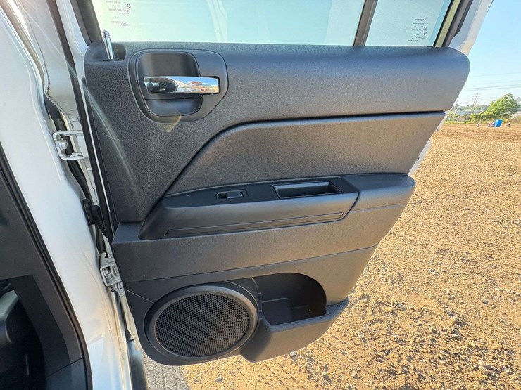 2016-jeep-patriot-sport-image-18