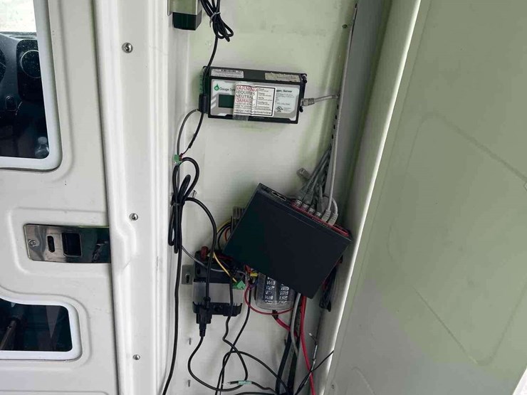 2021-mercedes-benz-sprinter-4500-image-25