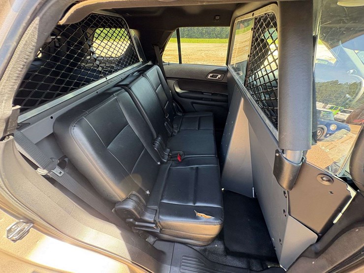 2016-ford-explorer-image-19