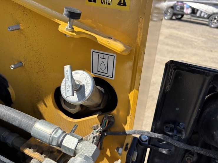 2019-gehl-r190-image-42