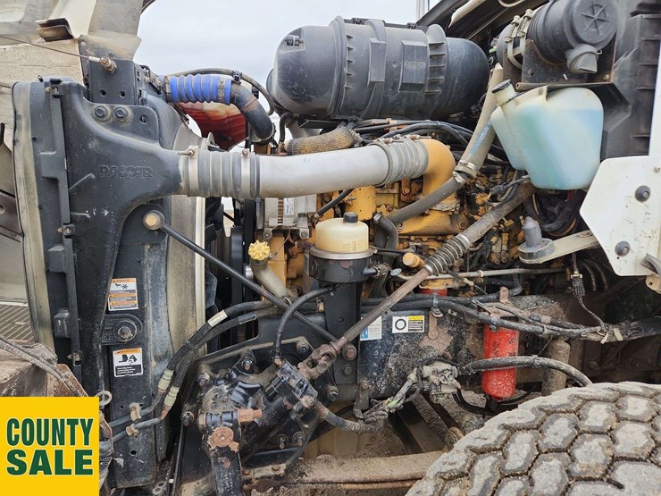 2011-kenworth-t800-image-27