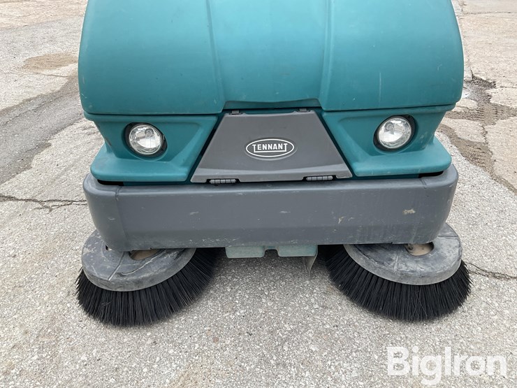 tennant-s20-dry-broom-image-12