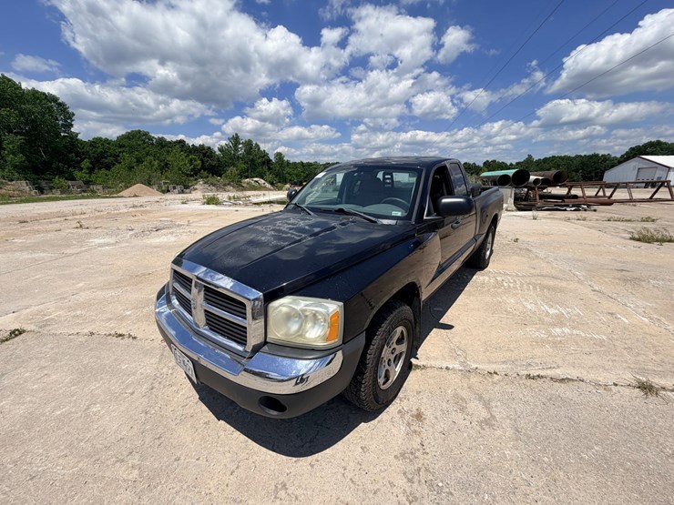 2005-dodge-dakota-image-2