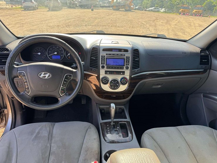 2011-hyundai-santa-fe-image-12