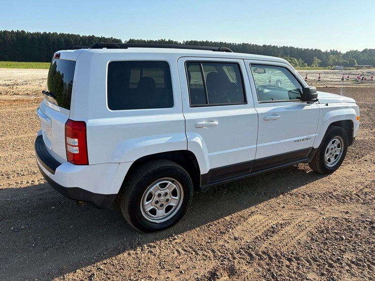 2016-jeep-patriot-sport-image-3