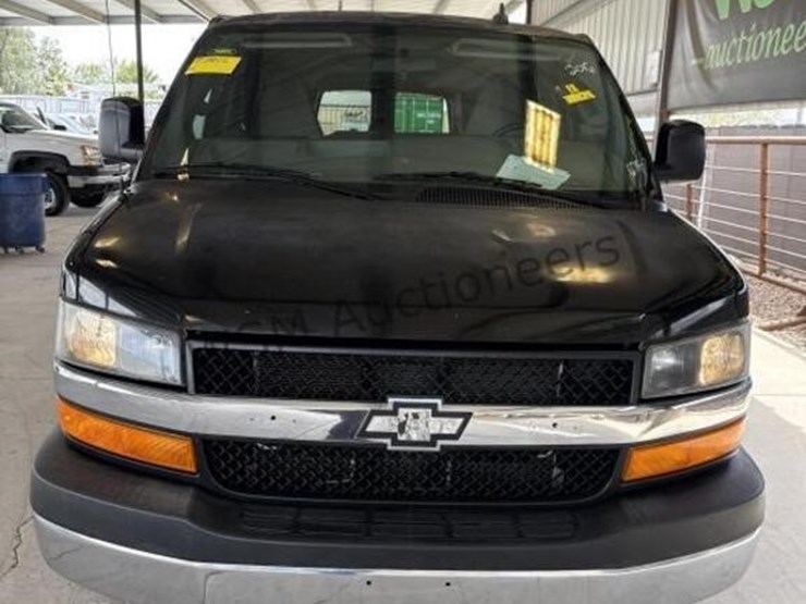 2016-chevrolet-express-3500-image-3