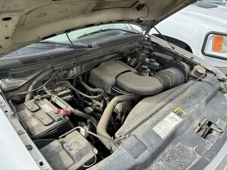 2004-ford-f150-xl-image-8