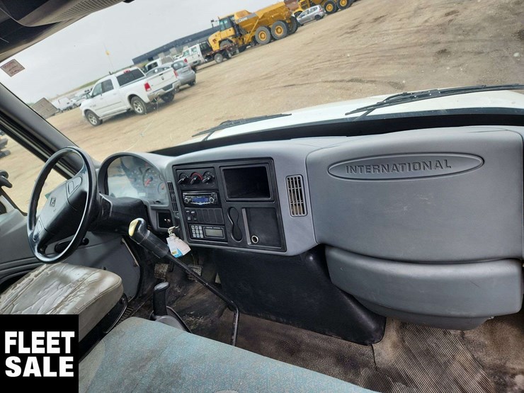 2004-international-durastar-4300-image-16