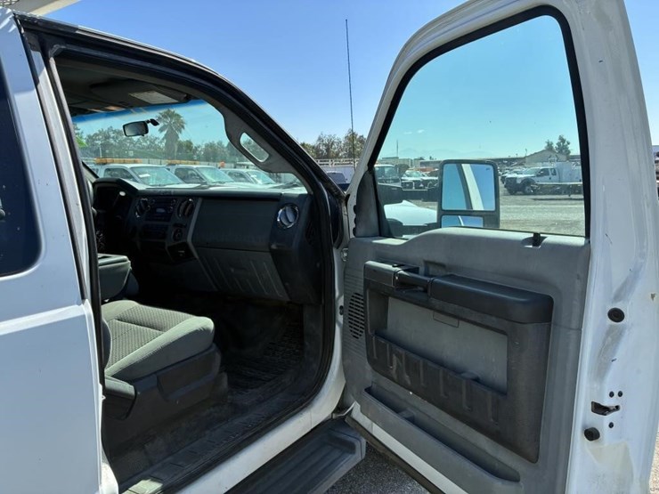 2011-ford-f550-image-11