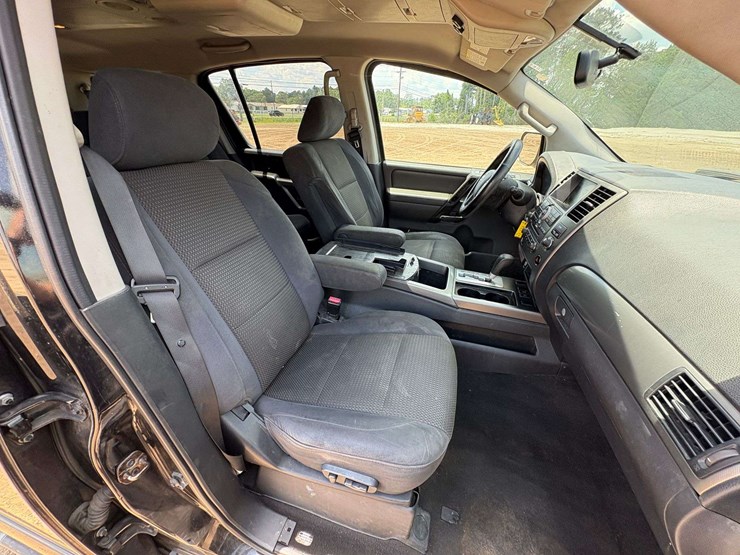 2015-nissan-armada-image-23
