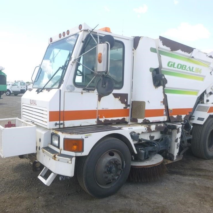 2013 GLOBAL M4 SWEEPER
