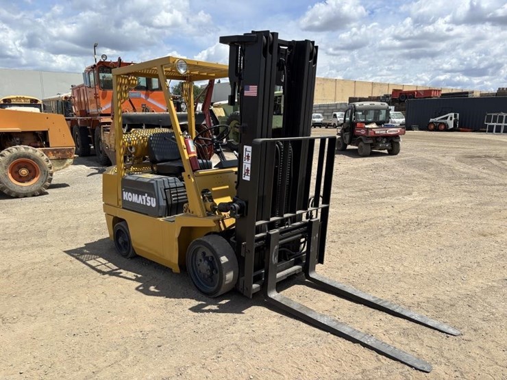 komatsu-fg25s-4-image-2