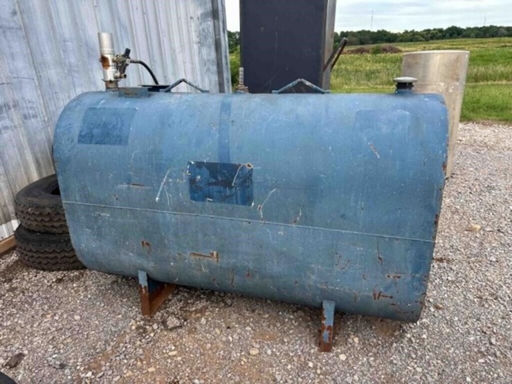 fuel-tank-on-stand,-6'-x-27"-x-44"-image-1