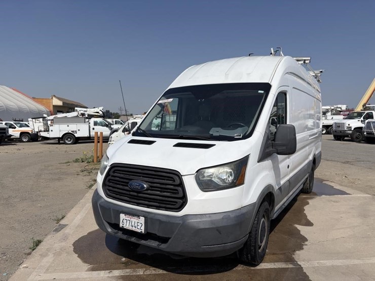 2017-ford-transit-image-1