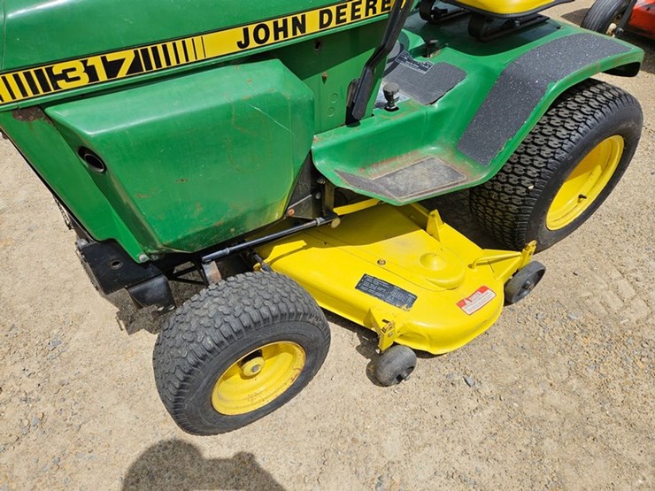 john-deere-317-image-9