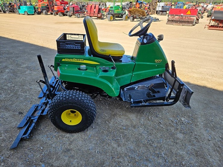 2011-john-deere-1200-image-6