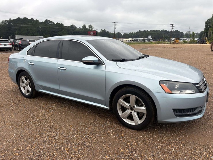 2012-volkswagen-passat-se-diesel-4-door-sedan-(172,508-miles)-image-4
