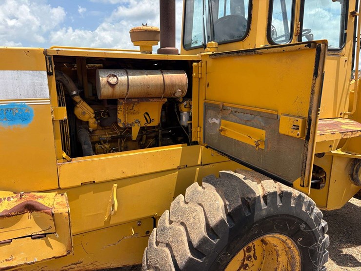 john-deere-444-image-30