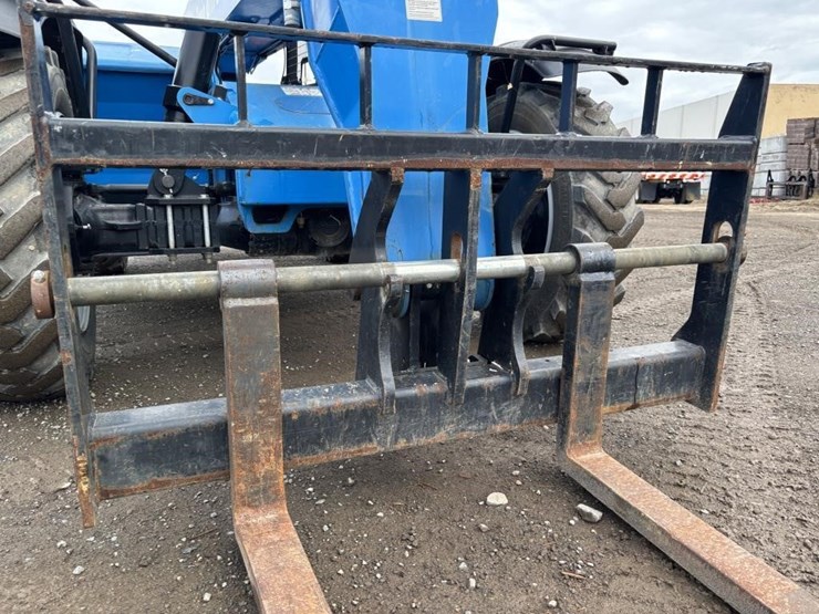 2019-genie-gth844-image-11