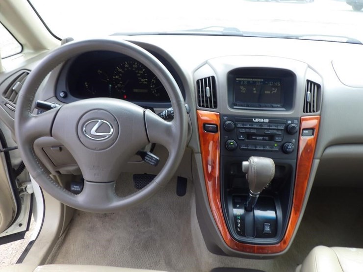 2001-lexus-rx300-image-9