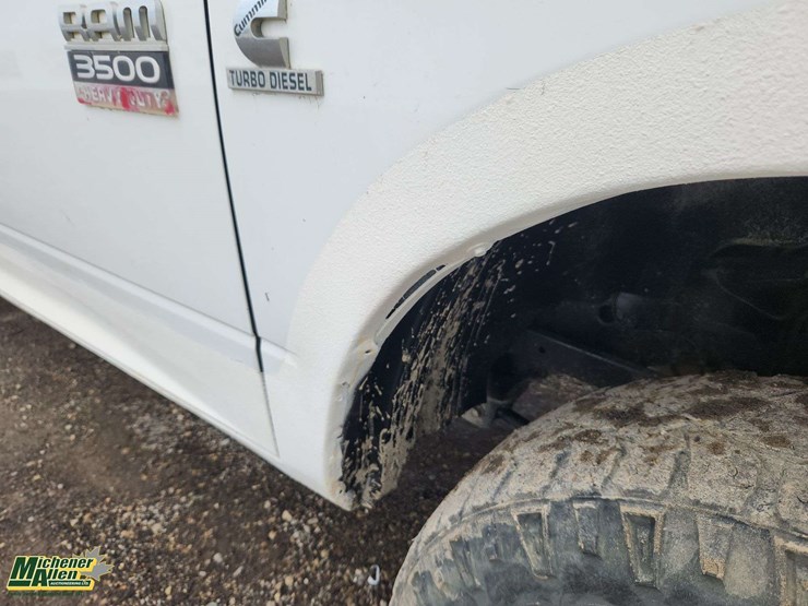 2011-dodge-3500-image-32
