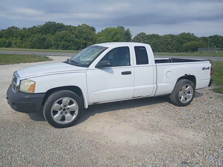 2005-dodge-dakota-image-2