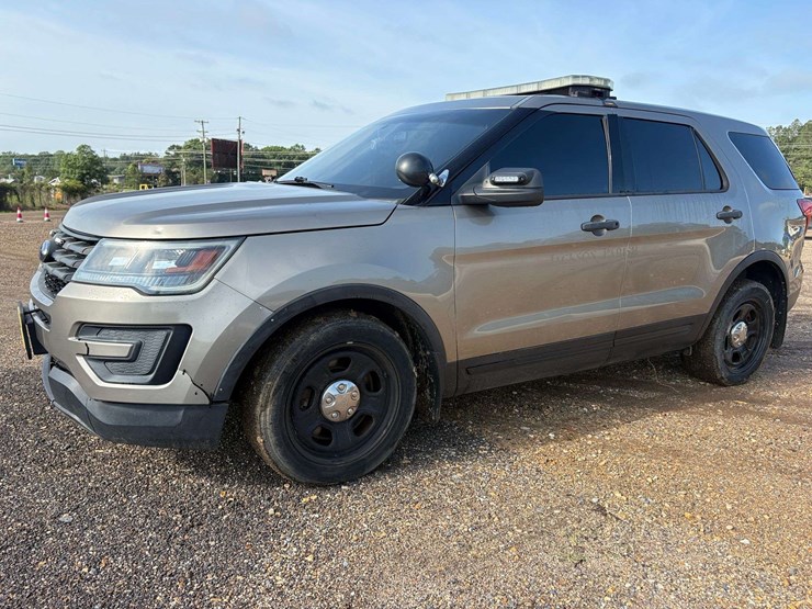 2017-ford-explorer-police-interceptor-image-1