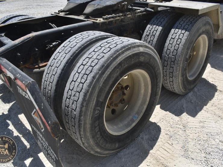 2010-international-prostar-image-18