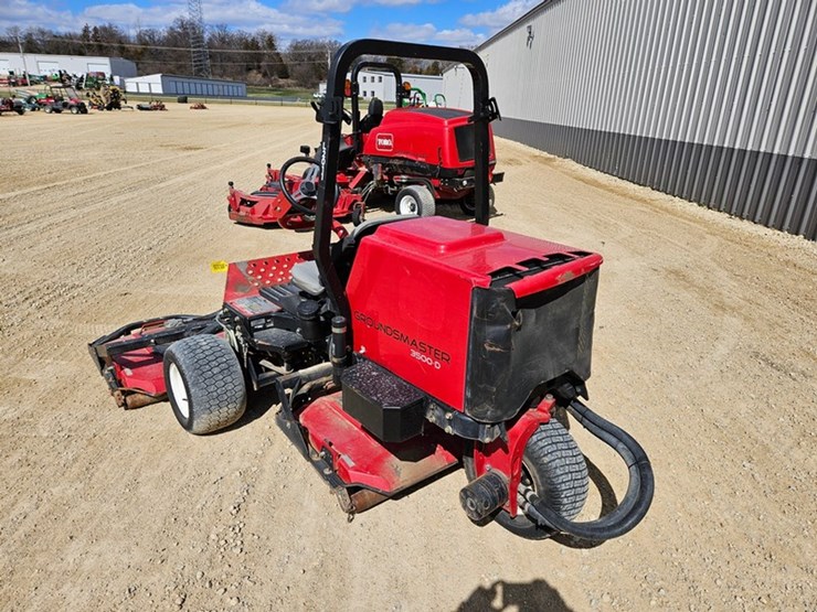 2011-toro-groundsmaster-3500d-image-3