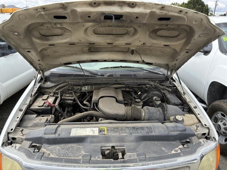 2004-ford-f150-xl-image-11