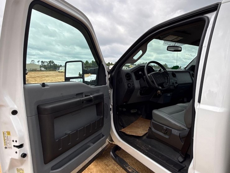 2014-ford-f350-image-17