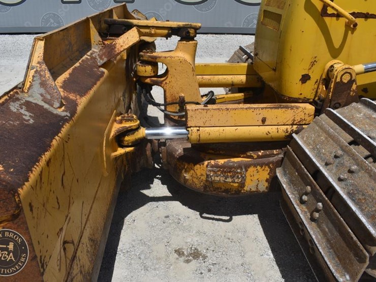 2016-komatsu-d61pxi-24-image-25