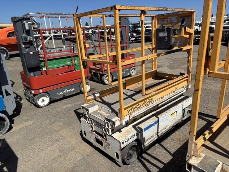 2005-custom-equipment-hb1030-image-3