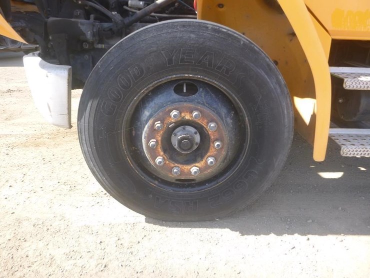 1996-freightliner-fl70-image-25