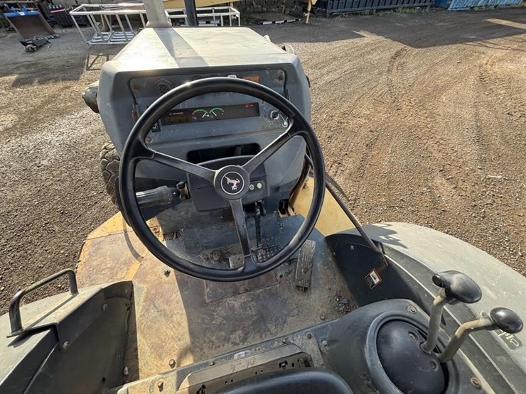 2010-deere-210lj-image-33