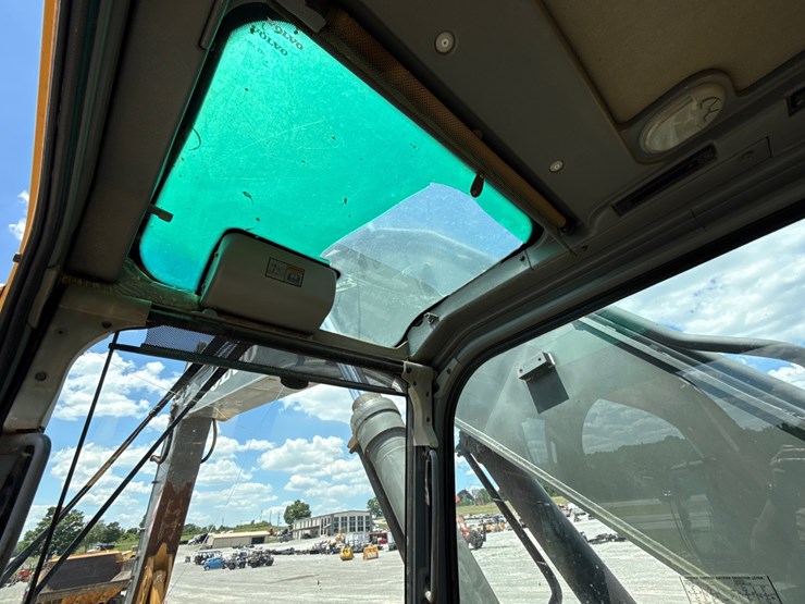 volvo-ec330b-lc-image-26