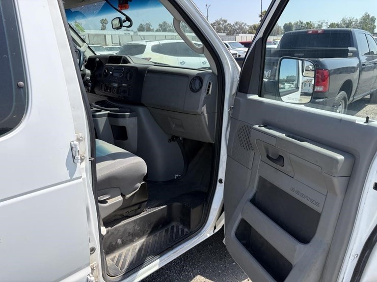 2010-ford-e350-sd-image-8