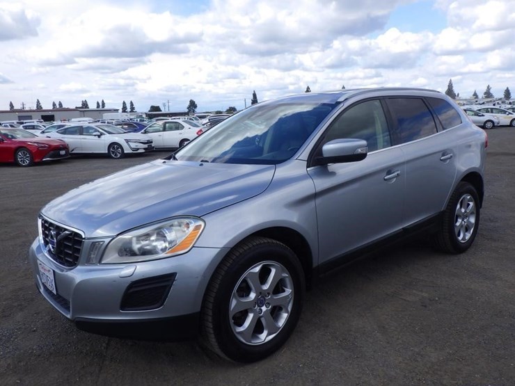 2013-volvo-xc60-image-1