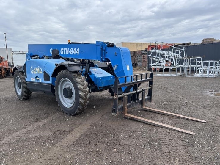 2019-genie-gth844-image-2