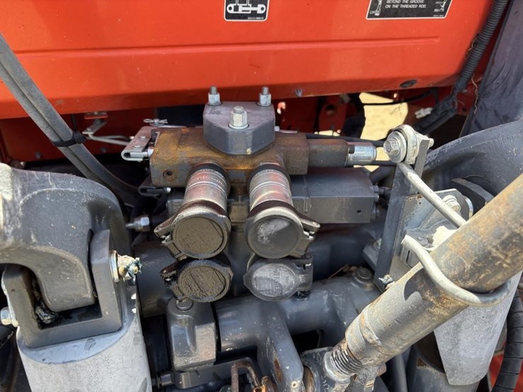 2018-kubota-m5-111d-image-12