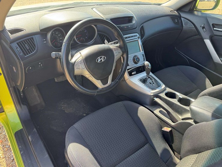 2010-hyundai-genesis-2.0l-turbo-coupe---131,967-miles-image-11