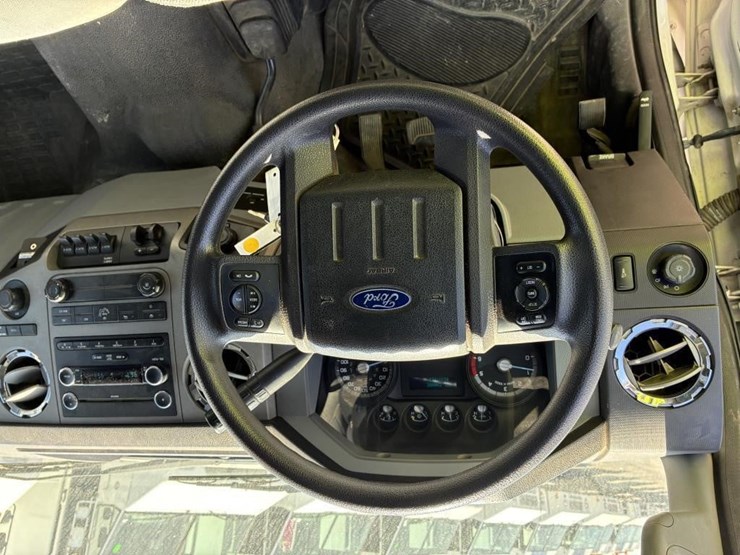 2011-ford-f550-image-15