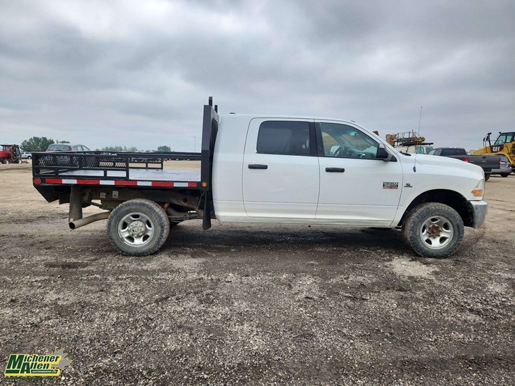 2011-dodge-3500-image-11