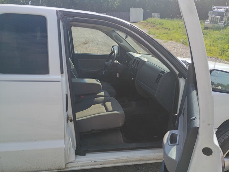 2005-dodge-dakota-image-32