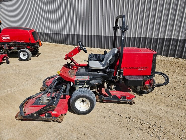 2011-toro-groundsmaster-3500d-image-2