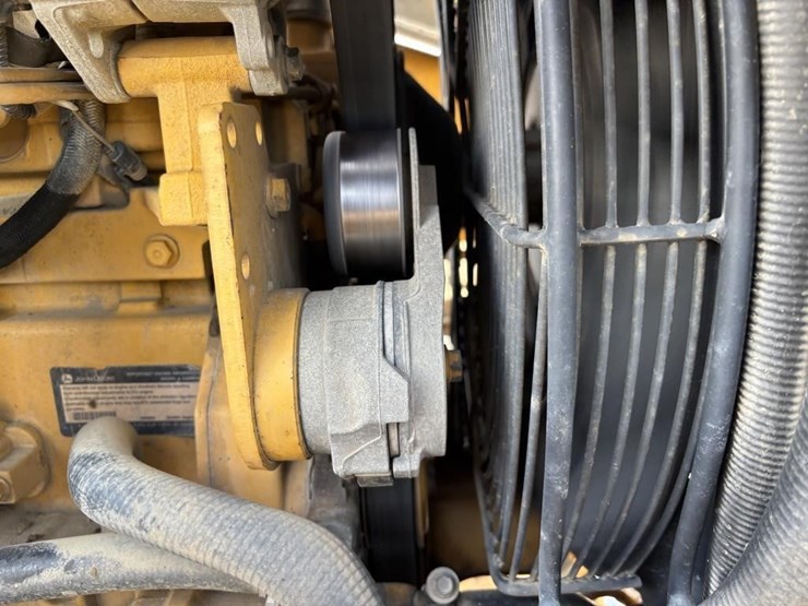 2010-deere-210lj-image-52